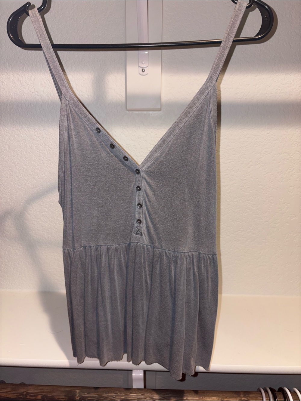 American Eagle Outfitters Gray Sleeveless V-Neck Button Tank